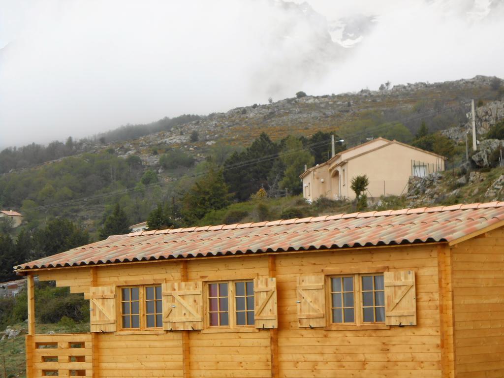 Vila Les Chalets De Lozzi Calacuccia Exteriér fotografie